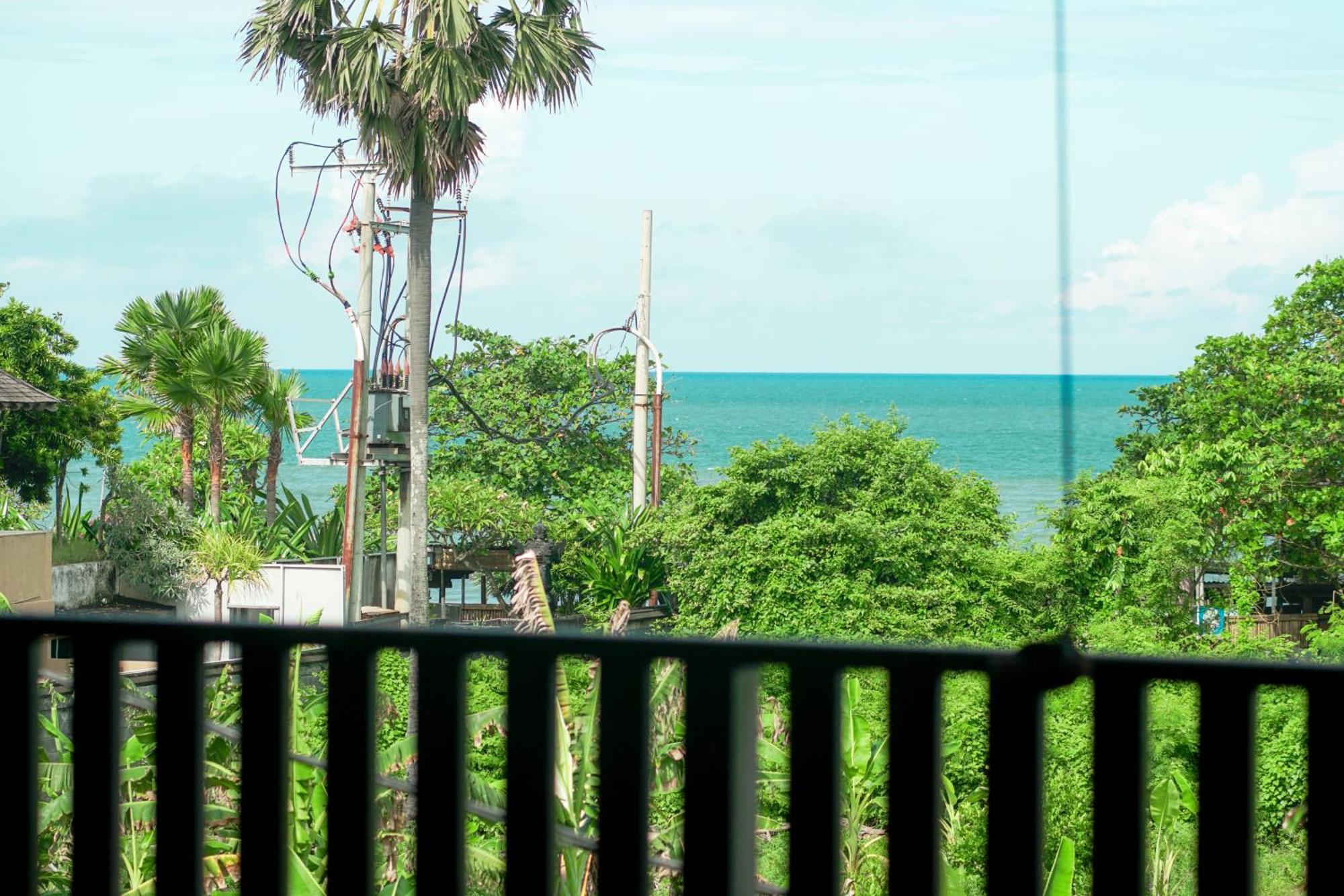 Tropical Beach House Bali Seminyak  Exterior photo